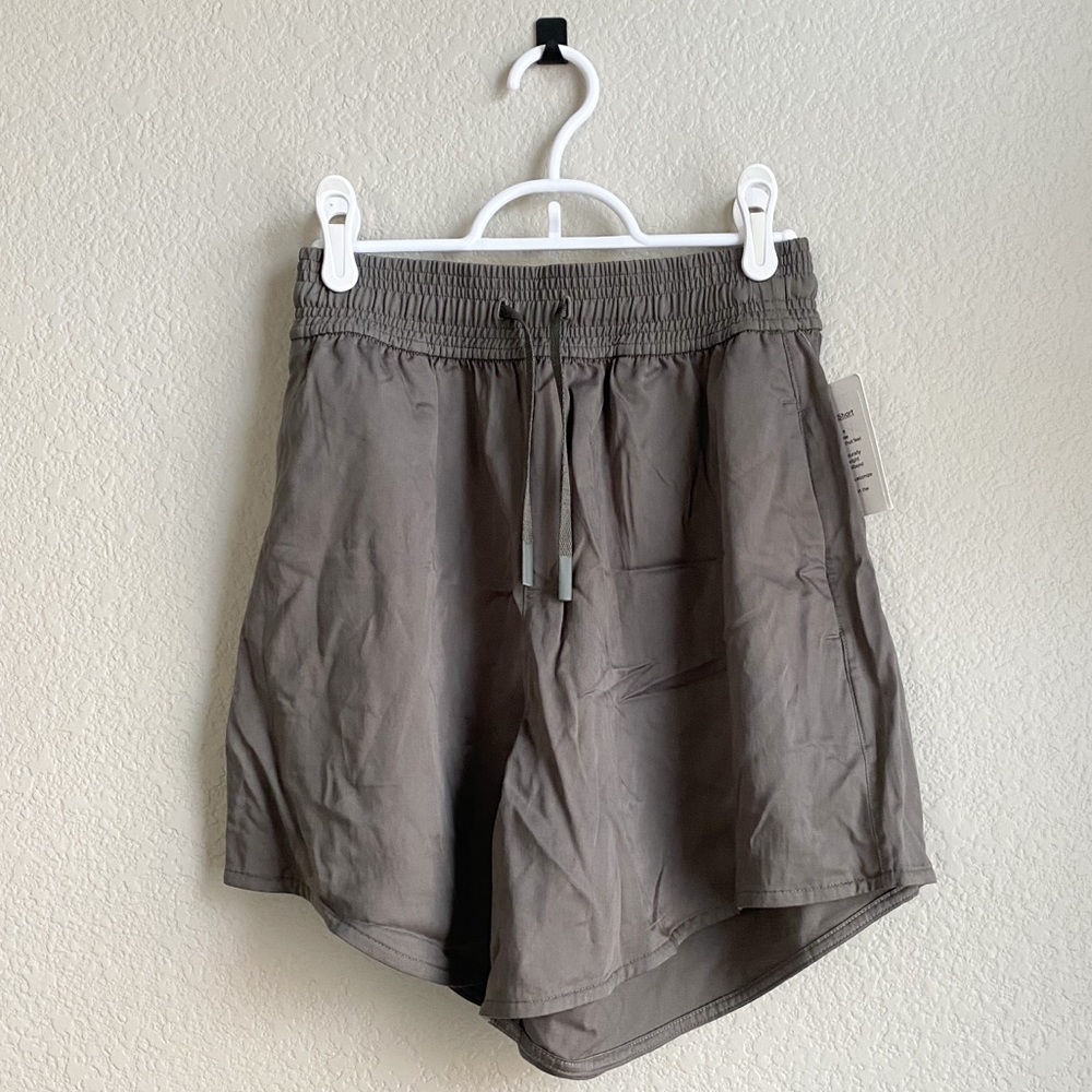 Lululemon • Feeling Femme Shorts • size 4